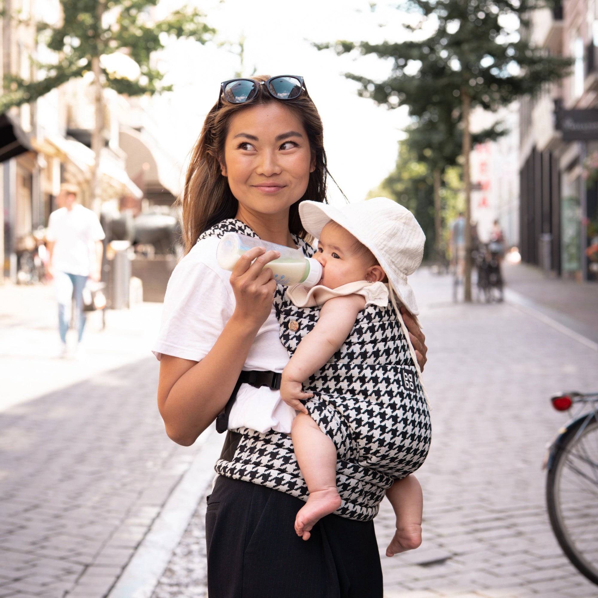 The Bonding Carrier - Black Houndstooth - Baby Bondé